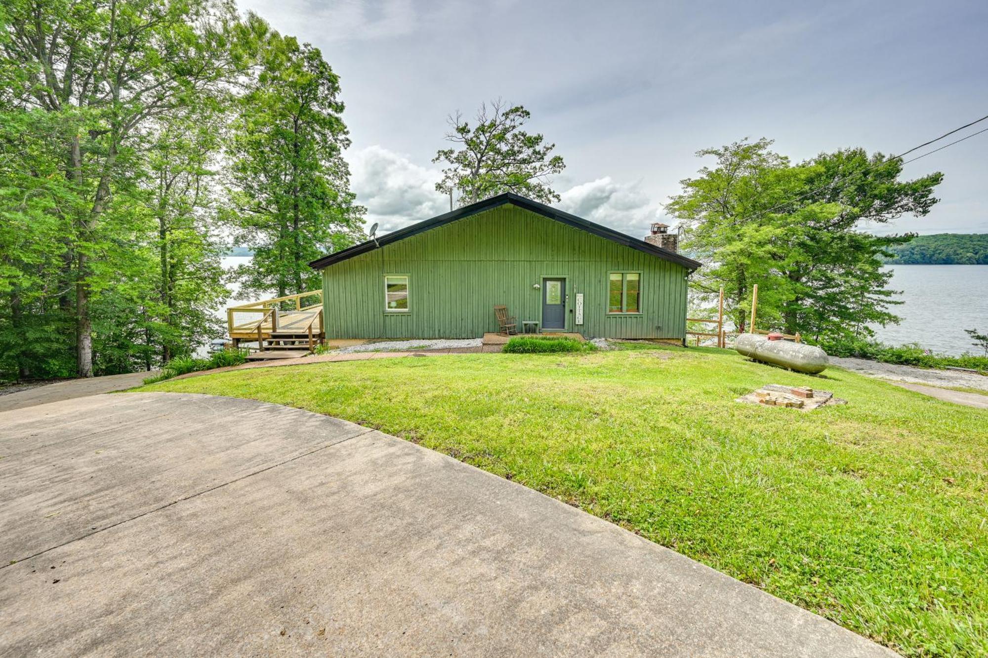 Fox Berry Hill - Lakefront With Dock, Launch & Hot Tub Waverly Exterior photo