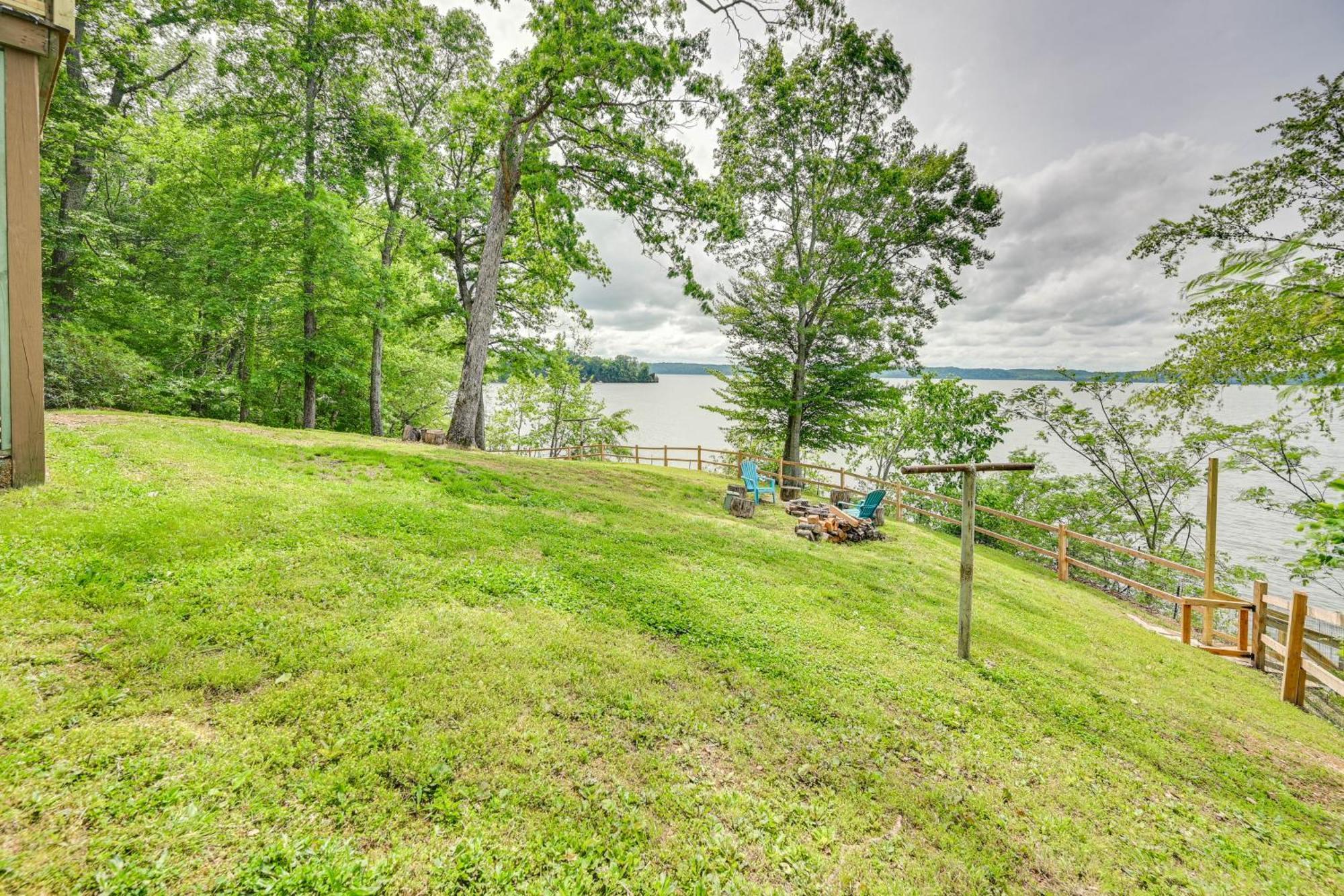 Fox Berry Hill - Lakefront With Dock, Launch & Hot Tub Waverly Exterior photo