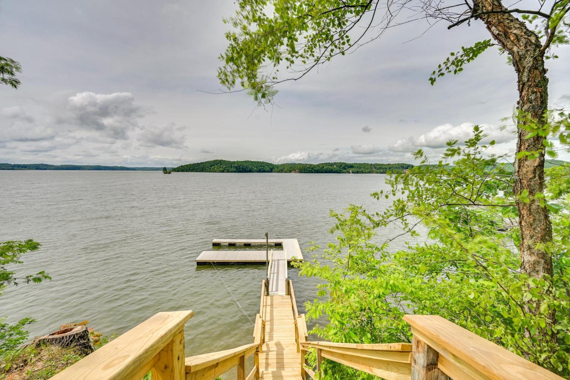 Fox Berry Hill - Lakefront With Dock, Launch & Hot Tub Waverly Exterior photo