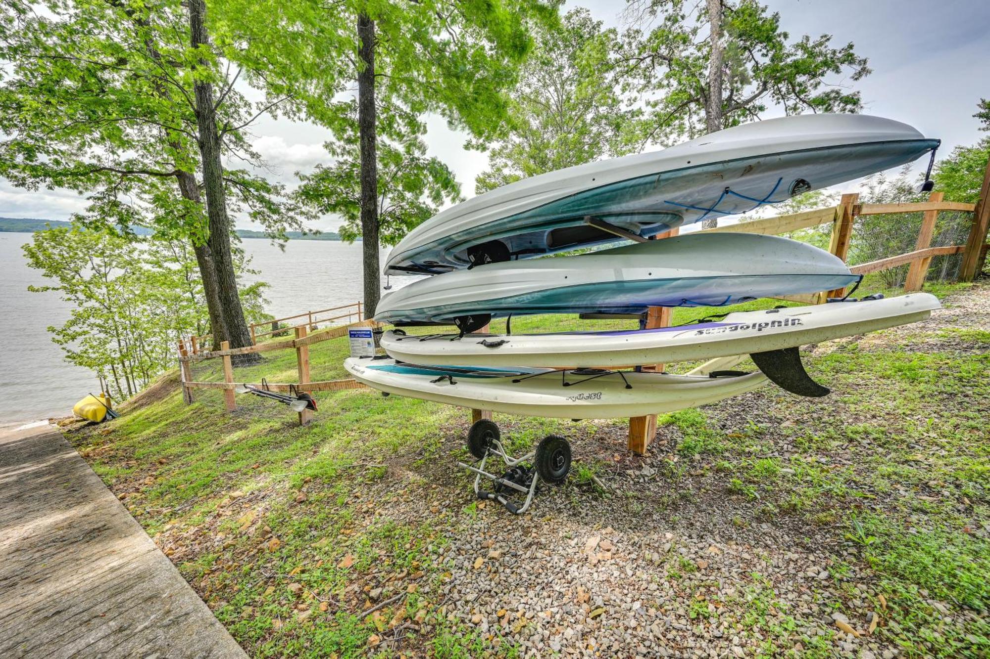 Fox Berry Hill - Lakefront With Dock, Launch & Hot Tub Waverly Exterior photo