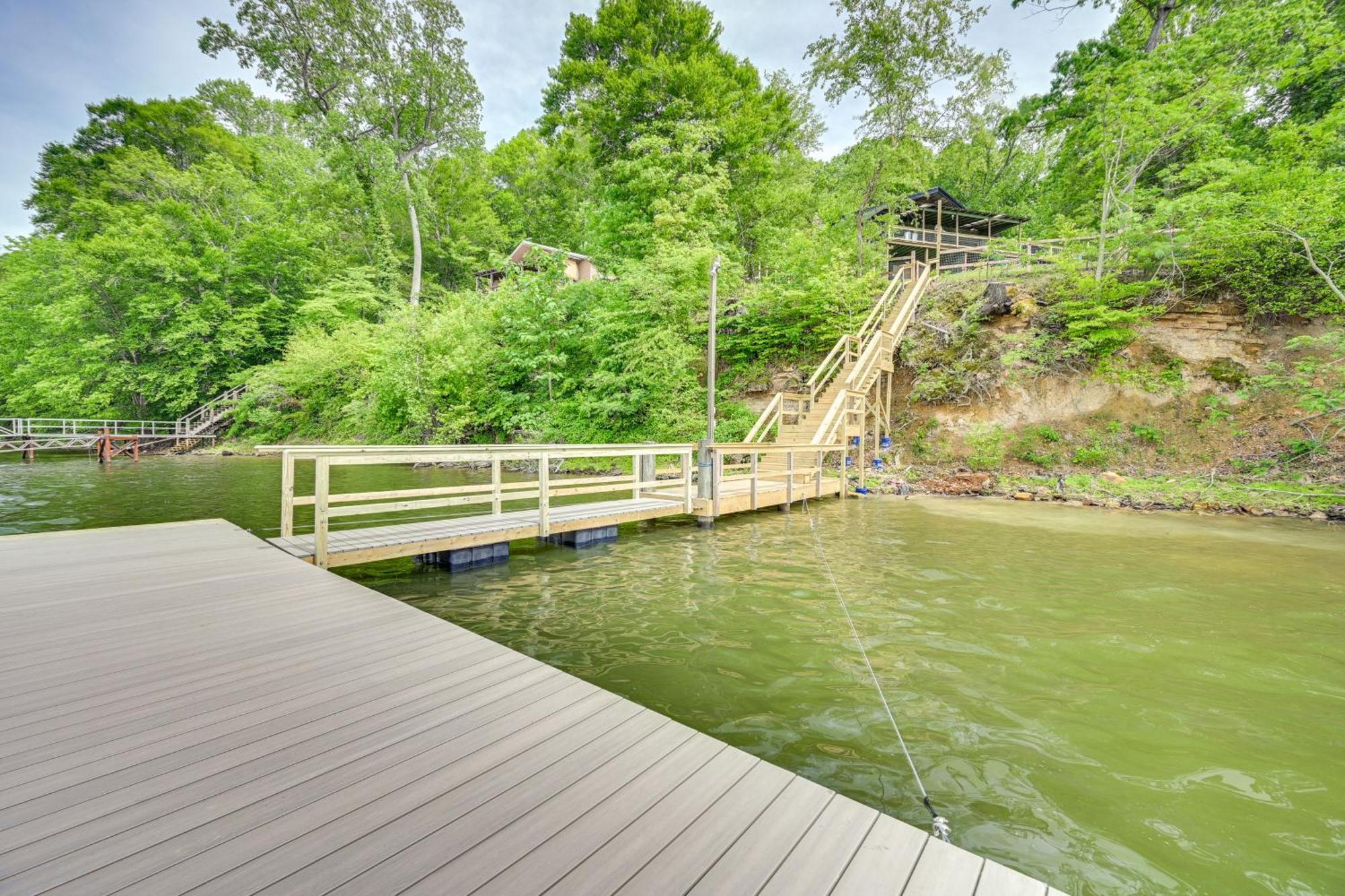 Fox Berry Hill - Lakefront With Dock, Launch & Hot Tub Waverly Exterior photo