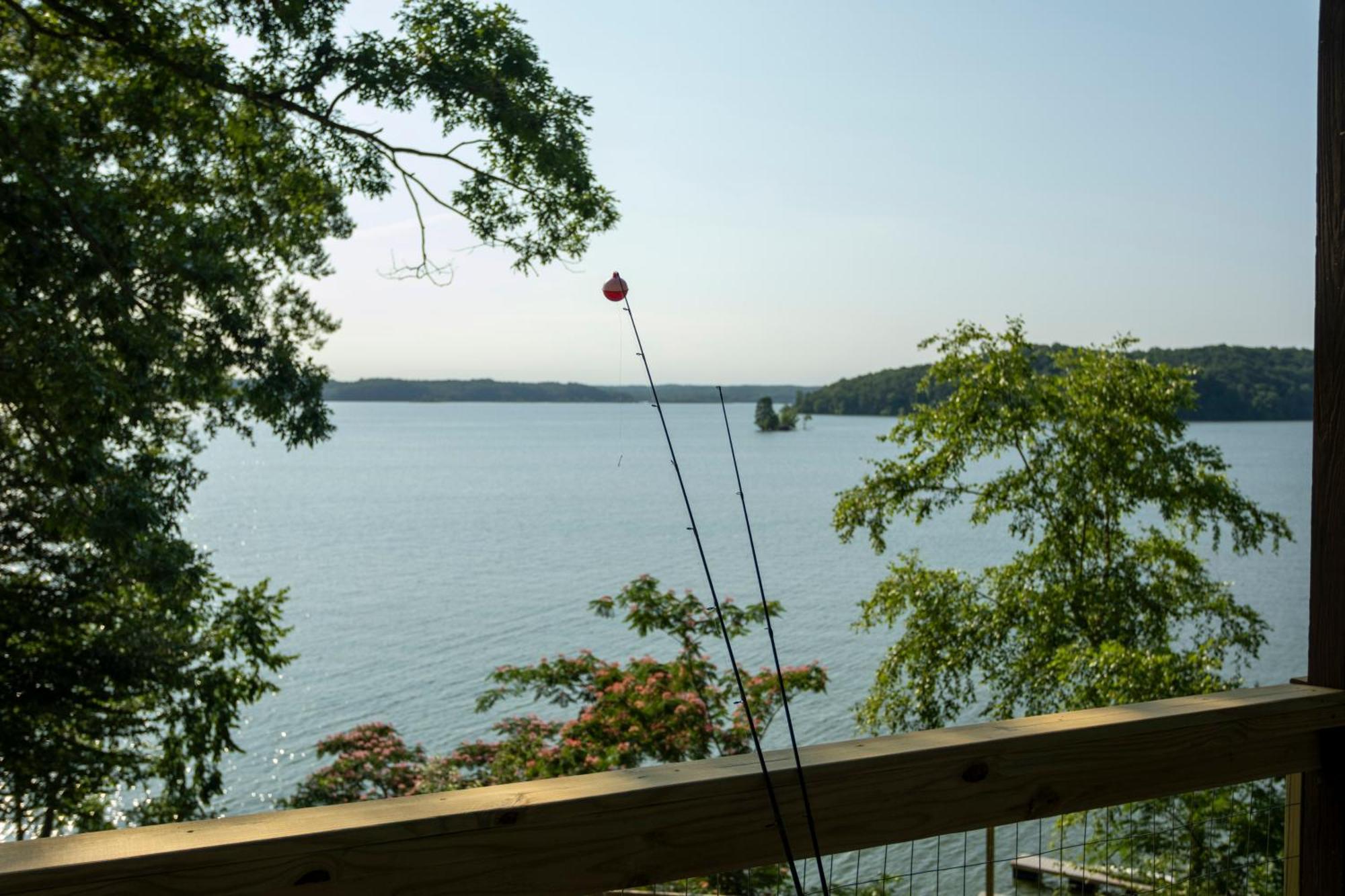 Fox Berry Hill - Lakefront With Dock, Launch & Hot Tub Waverly Exterior photo