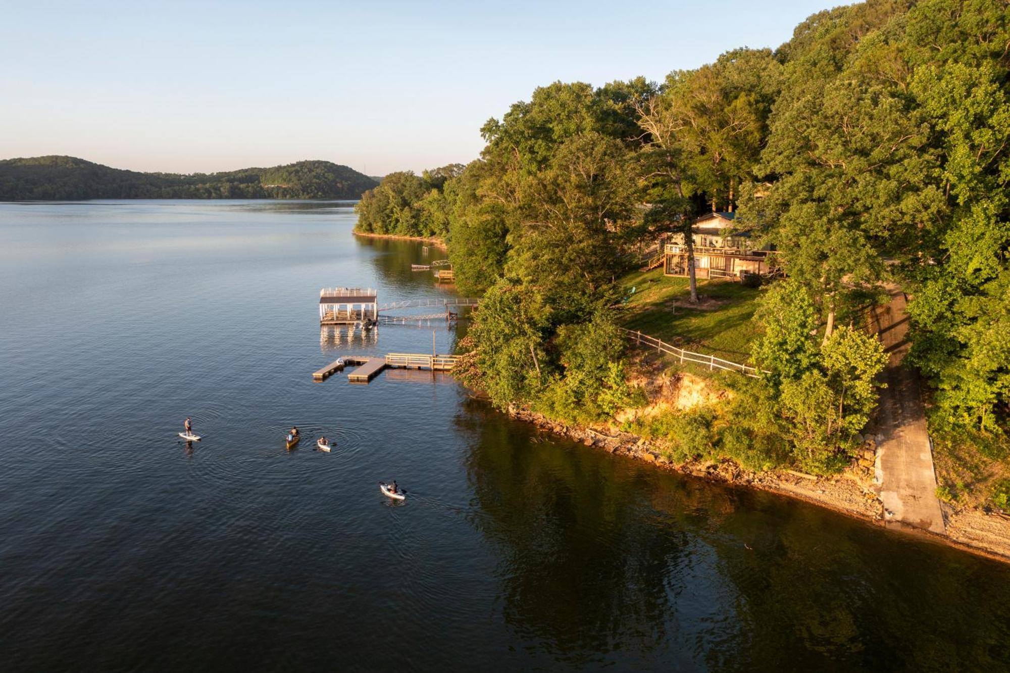 Fox Berry Hill - Lakefront With Dock, Launch & Hot Tub Waverly Exterior photo